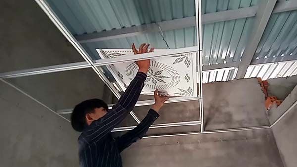 cách đóng trần nhựa