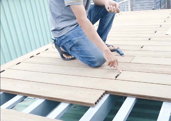 #Sàn Gỗ Nhựa Composite Là Gì? Phân Loại & Bảng Giá 5 sàn gỗ composite