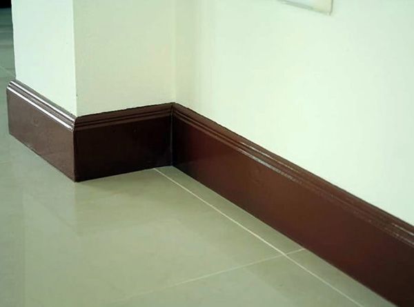 len chân tường nhựa