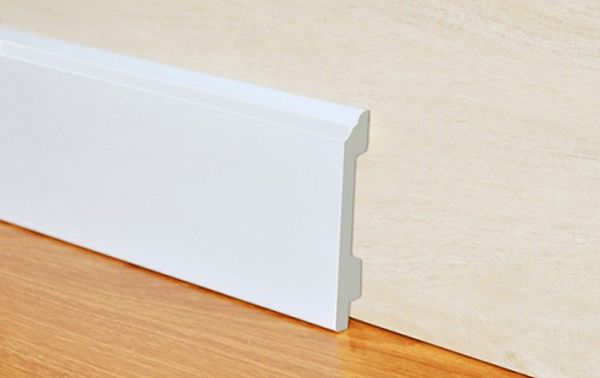 phào chỉ chân tường