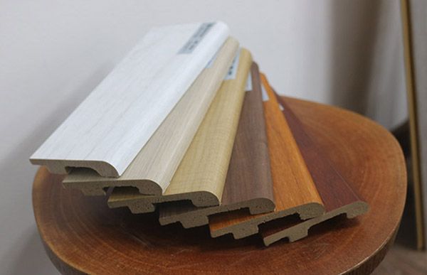 len chân tường nhựa