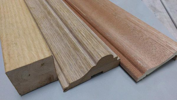 phào chỉ chân tường