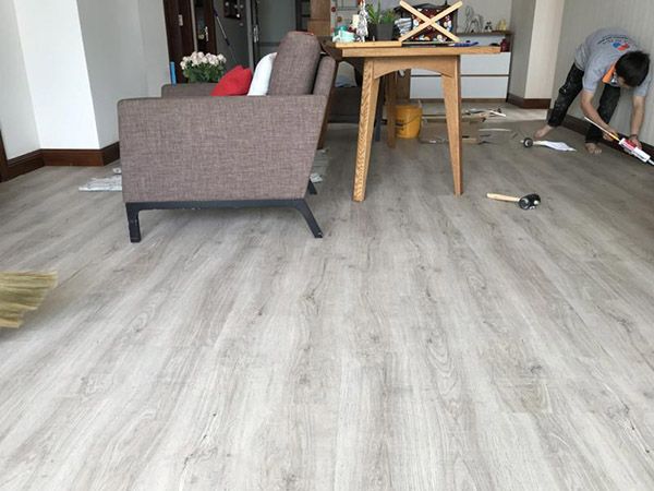 #15+ Mẫu Sàn Nhựa Giả Gỗ Tự Dán Đẹp Nhất Hiện Nay & Báo Giá 14 sàn nhựa giả gỗ tự dán