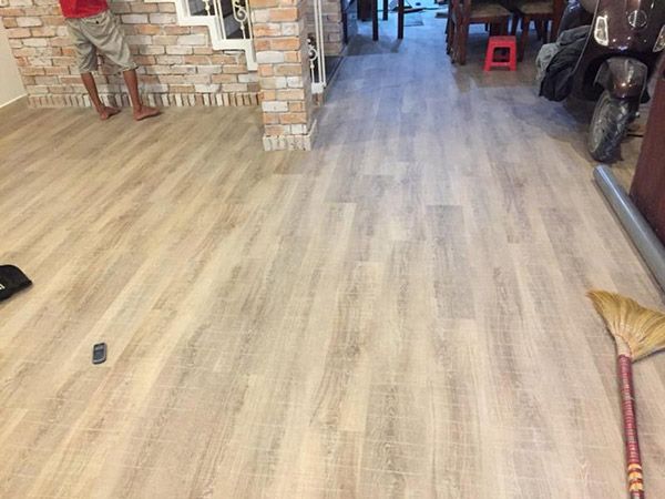 #15+ Mẫu Sàn Nhựa Giả Gỗ Tự Dán Đẹp Nhất Hiện Nay & Báo Giá 16 sàn nhựa giả gỗ tự dán