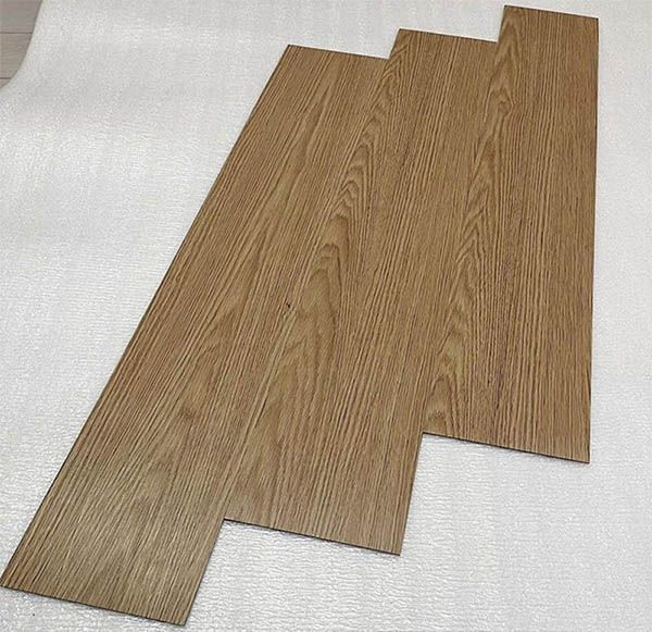 #15+ Mẫu Sàn Nhựa Giả Gỗ Tự Dán Đẹp Nhất Hiện Nay & Báo Giá 6 sàn nhựa giả gỗ tự dán