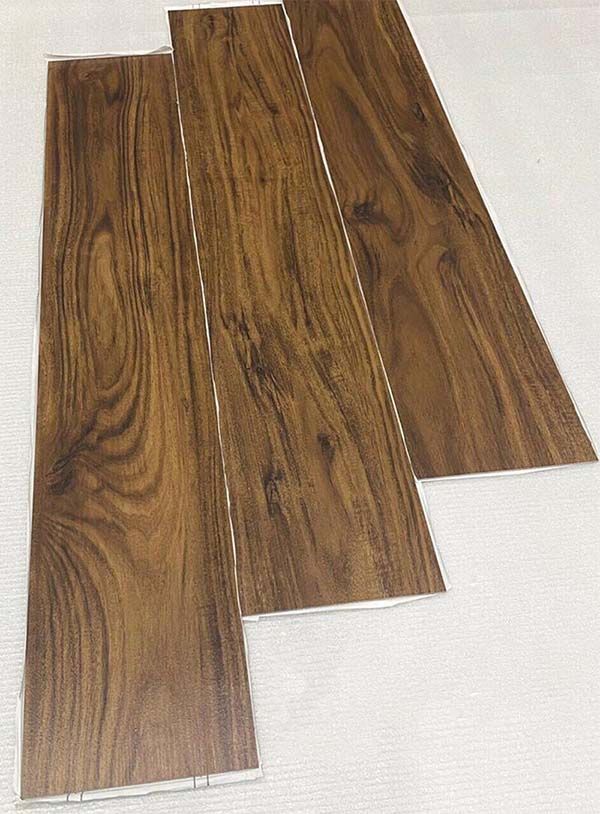 #15+ Mẫu Sàn Nhựa Giả Gỗ Tự Dán Đẹp Nhất Hiện Nay & Báo Giá 8 sàn nhựa giả gỗ tự dán