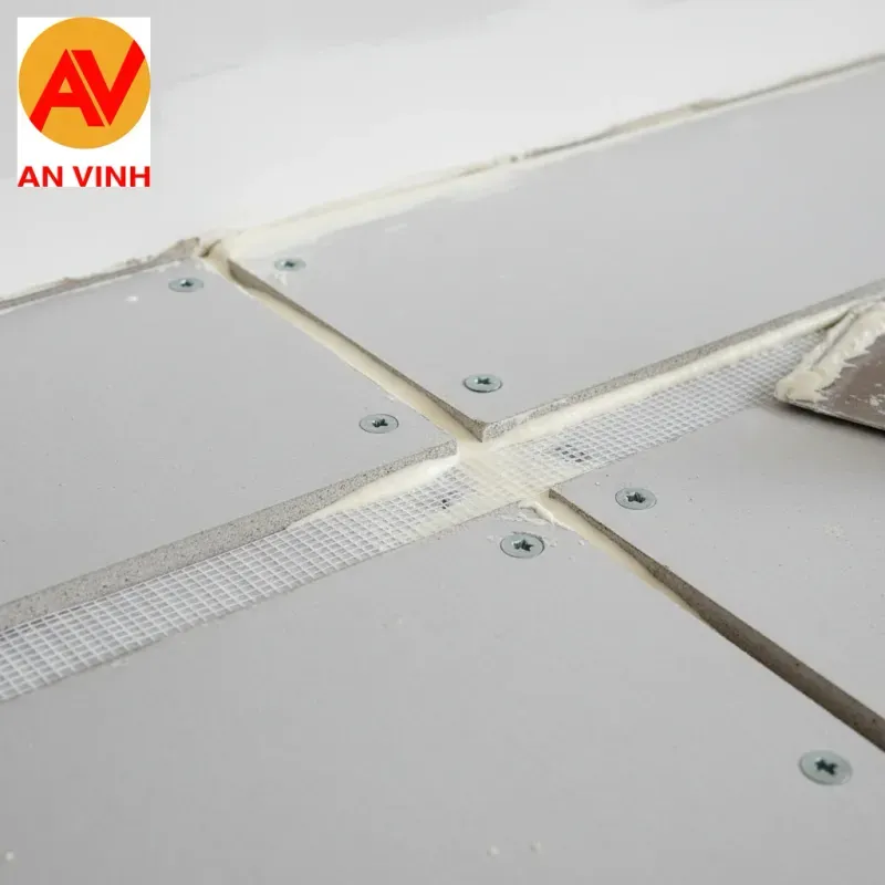 Bắt vít và xử lý mối nối: Cấu tạo từng lớp để bậc thang không nứt toác