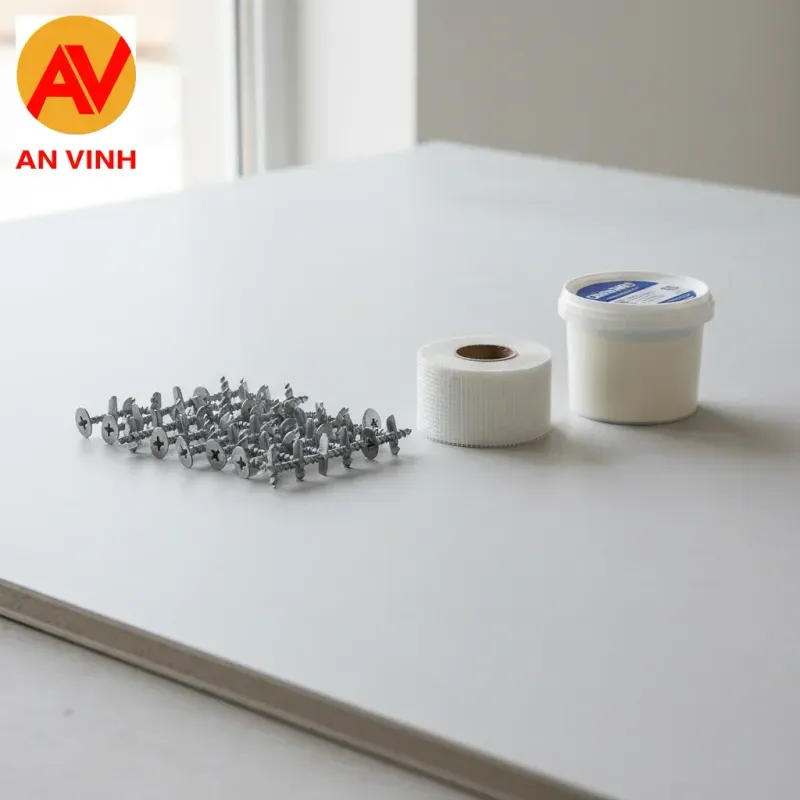 3. Phụ kiện bắt buộc (Đừng bỏ quên nếu không muốn hối hận)